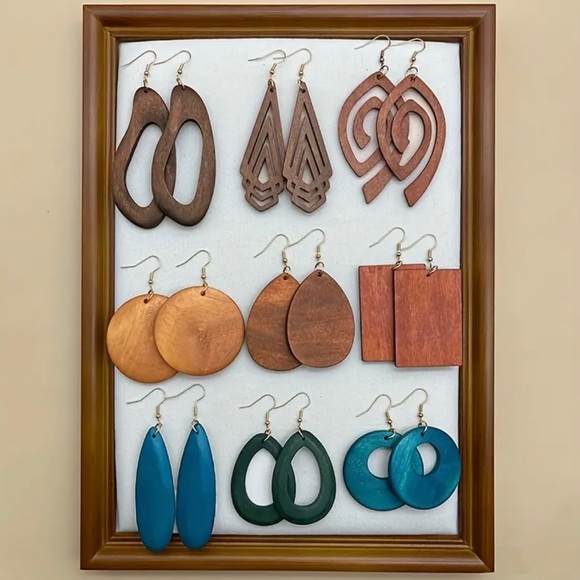 ⭐️ 5 for $25 Natural Wood Painted Lightweight Earrings Gold Tone Hoops - Picture 5 of 6